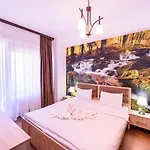 Theo Summerland Seaview * Mamaia