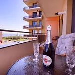 Apartamento Theo Summerland Seaview *