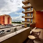 Theo Summerland Seaview * Mamaia